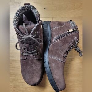 Propet Intrepid 100% Leather Ankle Boots NWOT Size 7.5